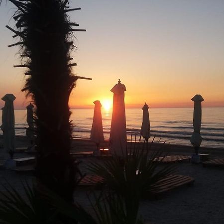 Frontal View By Twin Residence Mamaia Eksteriør bilde