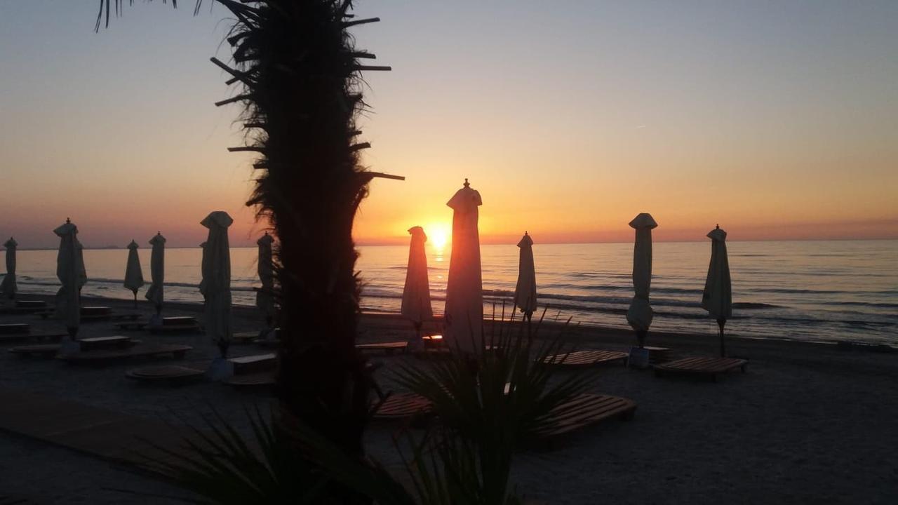 Frontal View By Twin Residence Mamaia Eksteriør bilde
